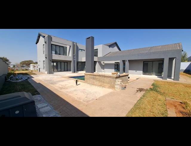 5 BEDROOM HOUSE FOR SALE IN SERENGETI LIFESTYLE ESTATE